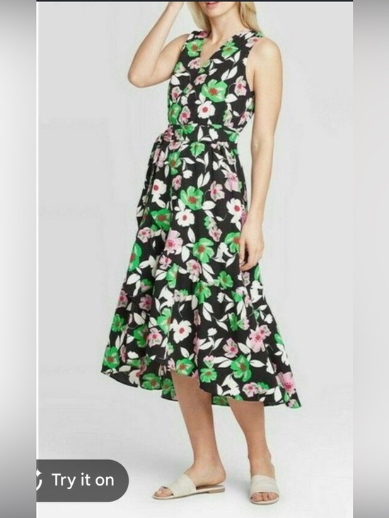 Who What Wear Dresses & Skirts - Who What Wear floral print sleeveless dress featuring a high-low hem.